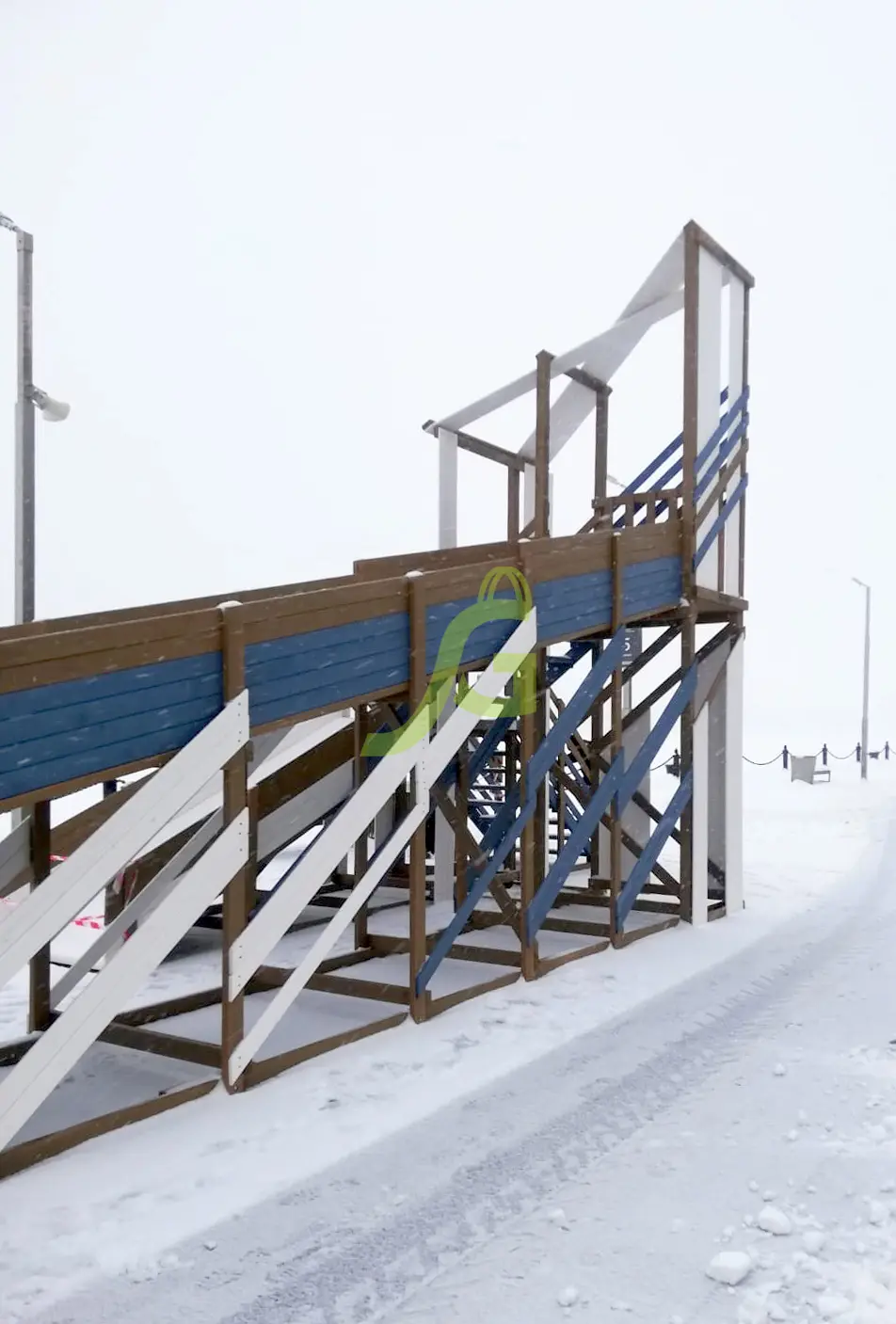 Зимняя деревянная горка "IgraGrad Snow Fox 12 м" с двумя скатами мод.3